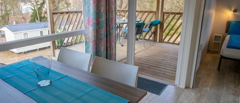 Wohnzimmer mit Essbereich