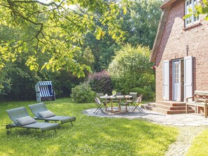 Terrasse im großzügigen Garten