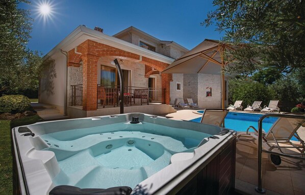 hot-tub