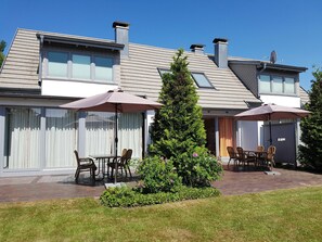 Terrassen auf der Rückseite - Fleiderbusch mittig