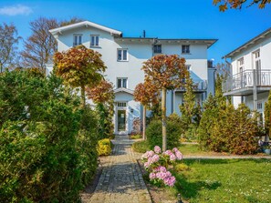 Die Villa Waldburg von hinten