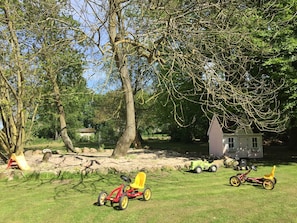 Der Spielplatz im Frühjahr