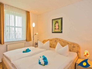 Schlafzimmer mit Doppelbett