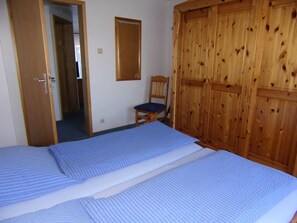 Schlafzimmer mit Doppelbett