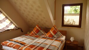 Schlafzimmer mit Doppelbett