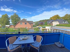 bestuhlter Balkon in seitlicher Ausrichtung