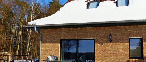 Terrasse vor der Ferienwohnung im Winter