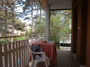 balcony