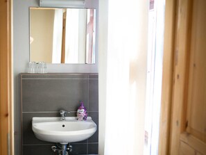 Forsthaus Leiner Berg - Frühling (Zimmer 1), Bad mit Dusche
