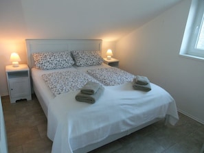 Schlafzimmer 1