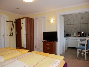Wohn- und Schlafzimmer
