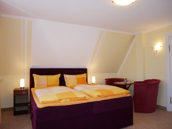 Wohn- & Schlafzimmer mit offener Küche