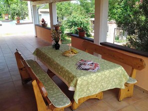 Outdoor dining