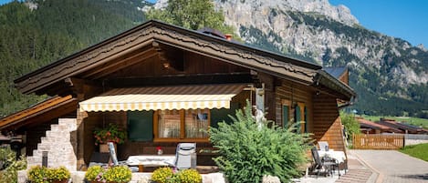 Zufahrt Chalet 10 mit Sonnenterrasse