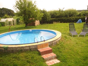 Pool im Garten