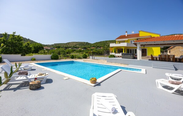 pool