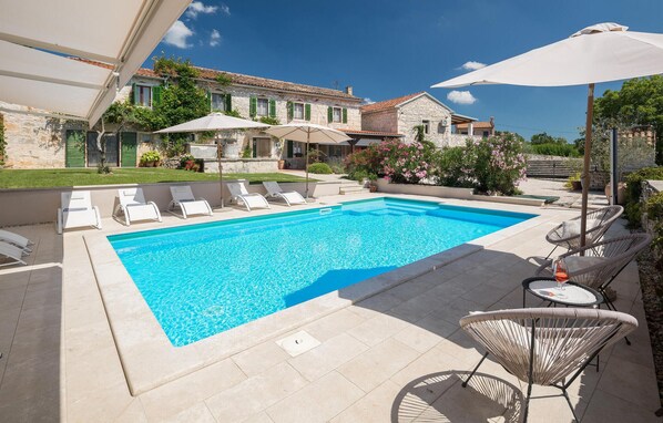 pool