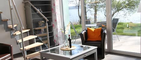 Wohnbereich mit Seeblick