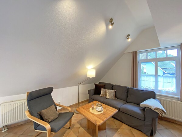gemütliche Couch mit Relax Sessel