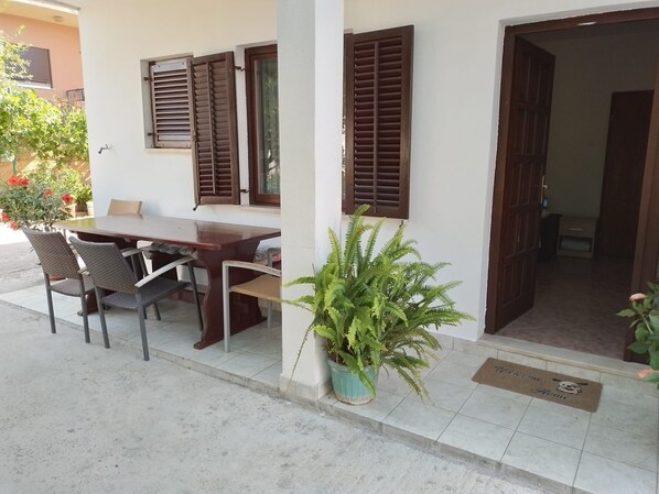 Outdoor dining