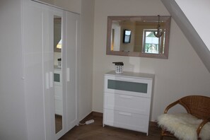 2. Schlafzimmer
