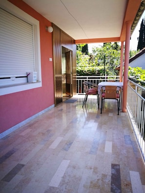 Terrace/patio