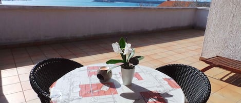 Terrazza con vista mare