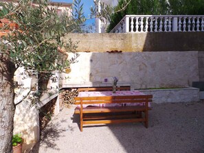 Terrasse mit Grill zur gemeinsamen Nutzung