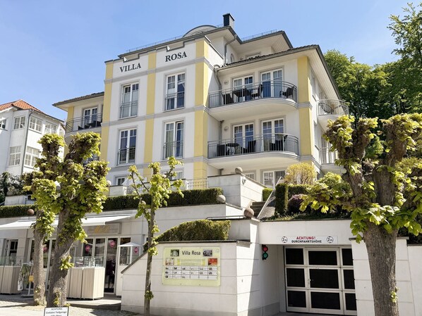 Villa Rosa in der Wilhelmstraße - die Flaniermeile