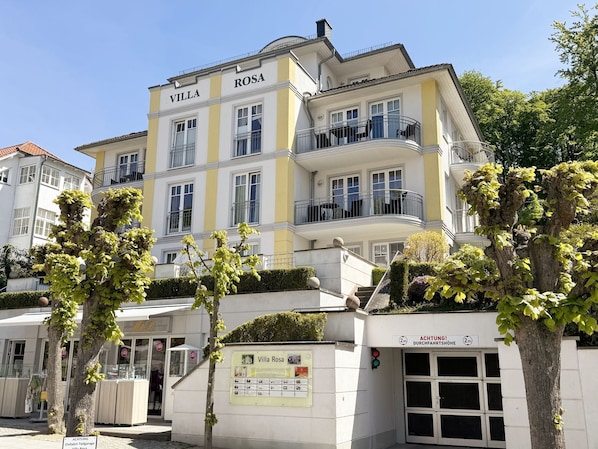 Villa Rosa in der Wilhelmstraße - die Flaniermeile