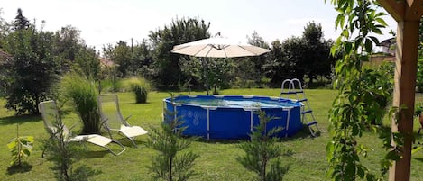 piscine dans le jardin