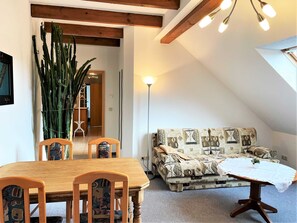 Wohnzimmer mit Sofa