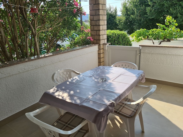 Outdoor dining