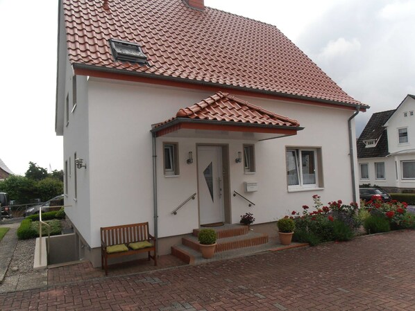 Auffahrt mit Stellplatz