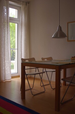 Esstisch im Wohnzimmer