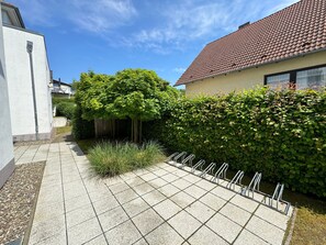 Fahrradabstellmöglichkeit bei der Villa Annika