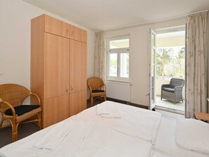 Schlafzimmer 1 mit Doppelbett 180*200 cm