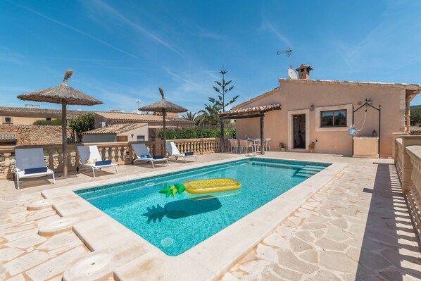 Swimming pool