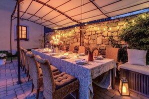 Outdoor dining