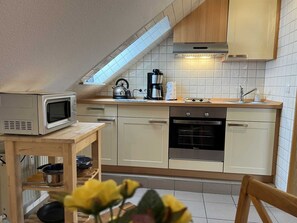 Kombi. Wohn-/Schlafzimmer mit Küchenzeile
