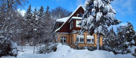 Ferienwohnung Belvidere im winterlich verschneiten Elend