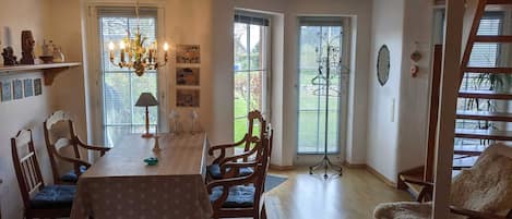 kombi.- Wohnzimmer mit Essbereich