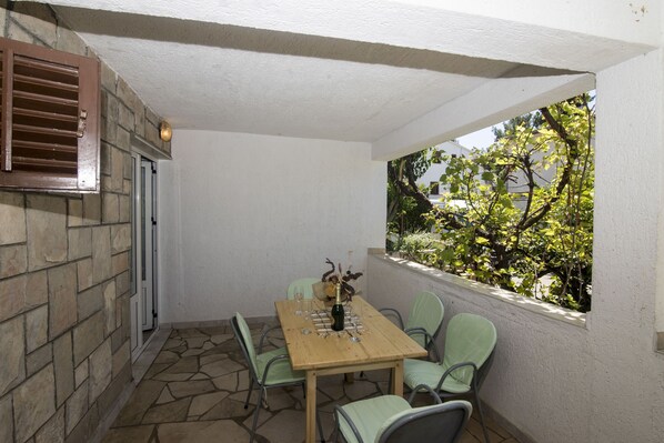 Outdoor dining