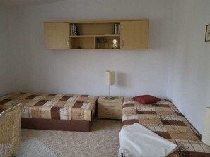 Schlafzimmer 2 mit getrennt stehenden Betten