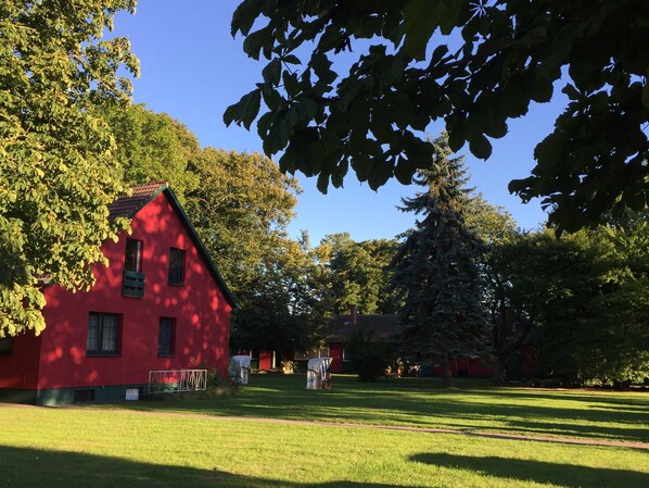Blick zum Ferienhaus 1 und 2