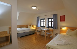 Zimmerbeispiel Zweibettzimmer im Haupthaus