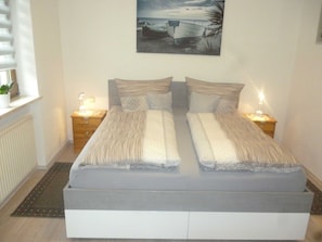 Doppelbett 180x200