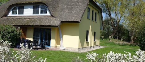 Reetdachhaus Weißdorn 1