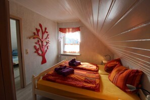 Schlafzimmer 1