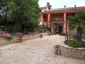 ferme et jardin